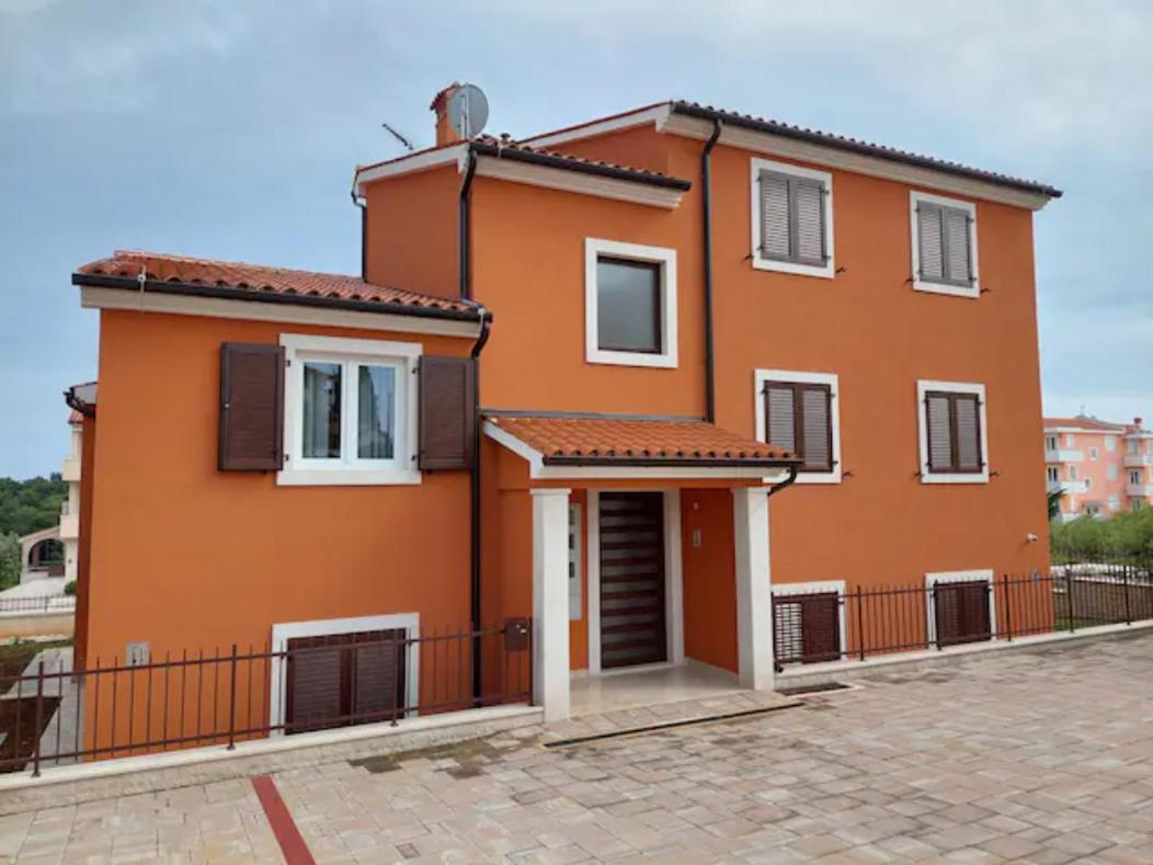 Modern Apartment Ana Premantura Bagian luar foto